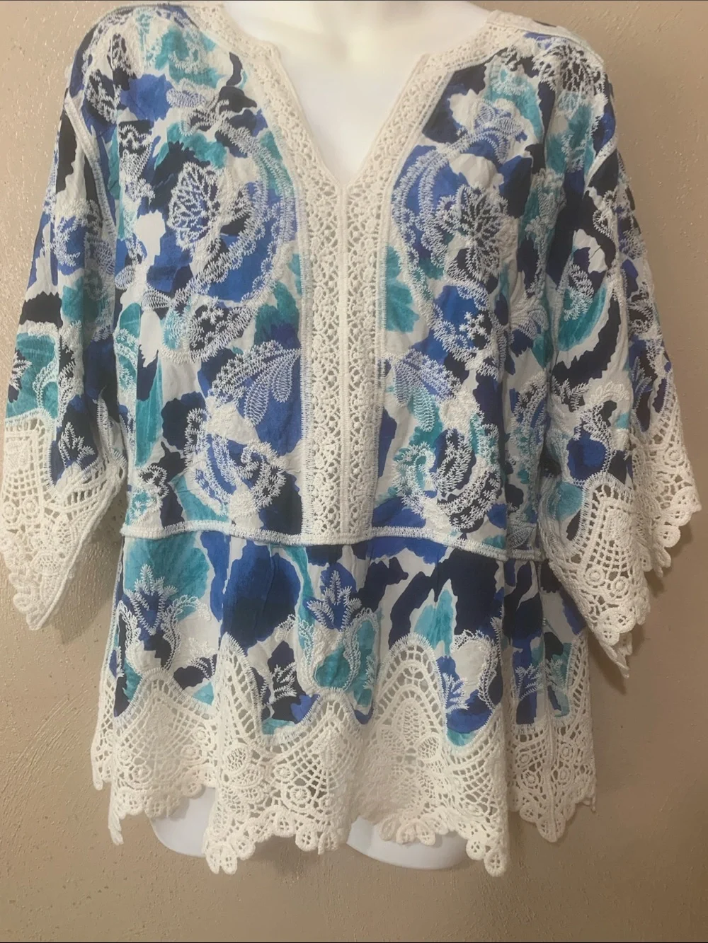 Democracy size M Blue & White Floral Crochet-Trim Tunic